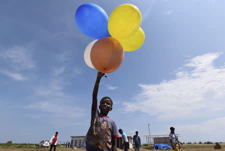 A Rohingya child plays with balloons at a temporary shelter in Kuala Cangkoi, Lhoksukon, Aceh province, Indonesia June 2, 2015 in this photo taken by Antara Foto. REUTERS/Zabur Karuru/Antara Foto