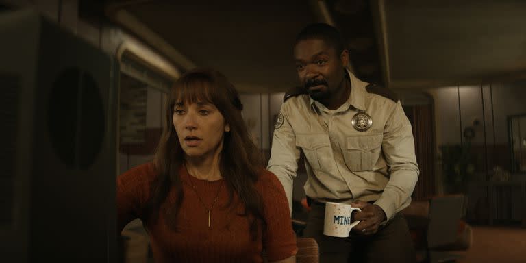 Rashida Jones y David Oyelowo, en Silo