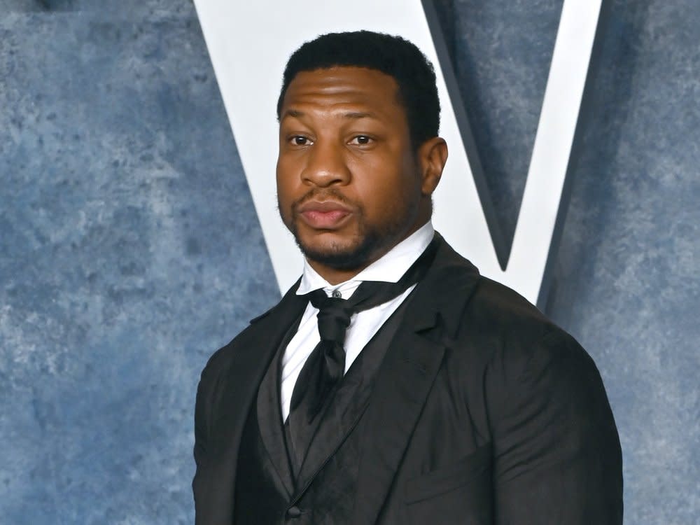 Jonathan Majors wurde im Dezember 2023 schuldig gesprochen. (Bild: Featureflash Photo Agency/Shutterstock.com)