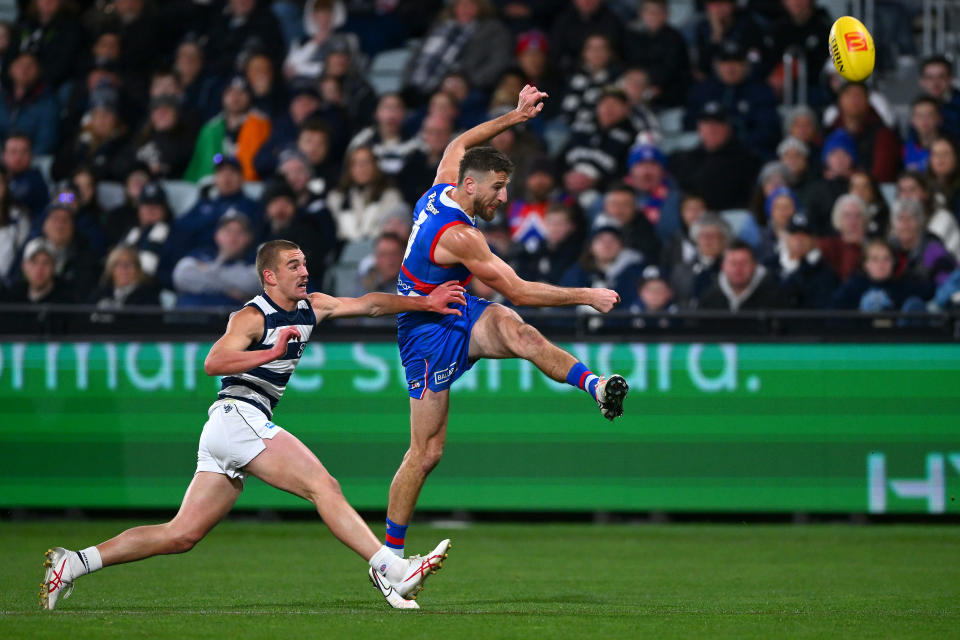 GEELONG, AUSTRALIA - AUGUST 26: Marcus Bontempelli of the Bulldogs kicks the ball during the round 24 AFL match between Geelong Cats and Western Bulldogs at GMHBA Stadium, on August 26, 2023, in Geelong, Australia. (Photo by Morgan Hancock/Getty Images)