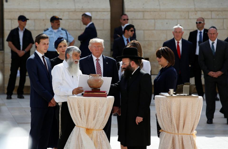 (FOTOS) Donald Trump, el primer presidente en activo que visita el Muro de las Lamentaciones