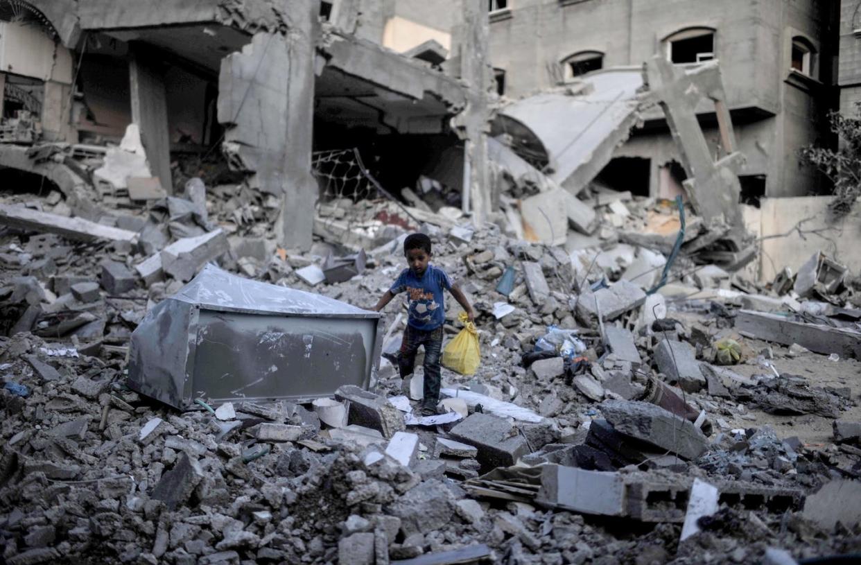 When does bombing become disproportionate? <a href="https://www.gettyimages.com/detail/news-photo/palestinian-kid-walks-amid-debris-of-destroyed-buildings-news-photo/452897524?adppopup=true" rel="nofollow noopener" target="_blank" data-ylk="slk:Onur Coban/Anadolu Agency/Getty Images;elm:context_link;itc:0;sec:content-canvas" class="link ">Onur Coban/Anadolu Agency/Getty Images</a>