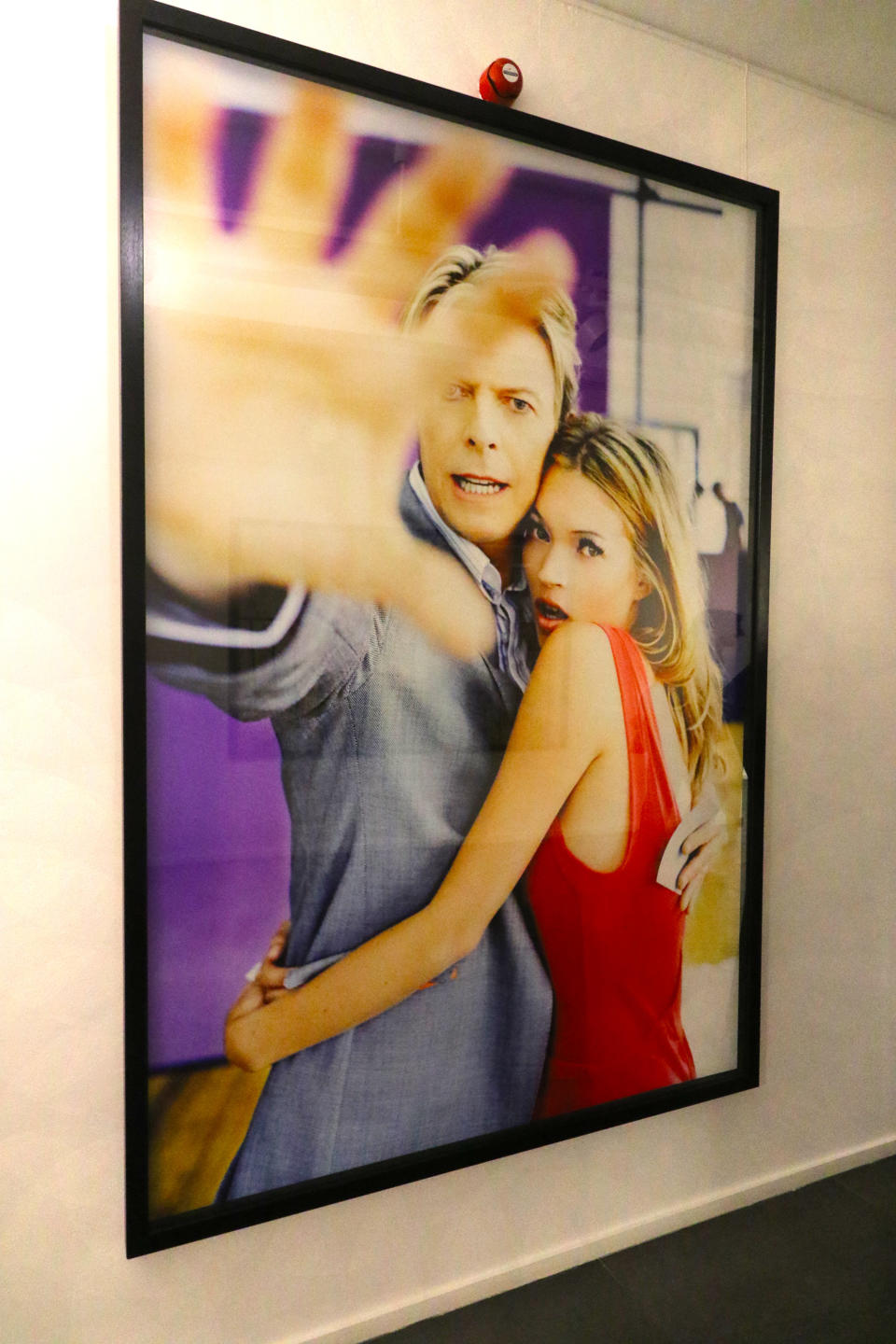  Ellen von Unwerth's picture of David Bowie and Kate Moss together seen during the Exhibition.
New Bond Street's Opera Gallery re-opens with the Masterpiece Exhibition. The new exhibition features some of the biggest names in contemporary art including works by Damien Hirst, Andy Warhol and Fernando Botero alongside a series of new artworks made during the lockdown by the world-famous light sculptor Anthony James. (Photo by Keith Mayhew / SOPA Images/Sipa USA) 