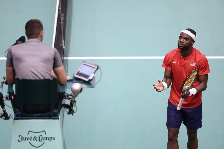 La discusión entre Frances Tiafoe y el umpire Richard Haigh que concluyó con una sanción para el tenista norteamericano