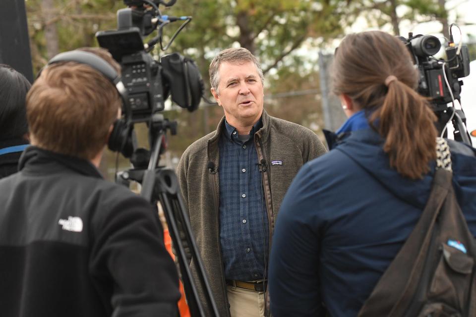 Public Service Department Director David Mayes talks to members of the media Thursday Jan. 20, 2022 about the steps that are being taken to help keep the roads safer before this weekends weather and the effects it will have on our area.  [KEN BLEVINS/STARNEWS]