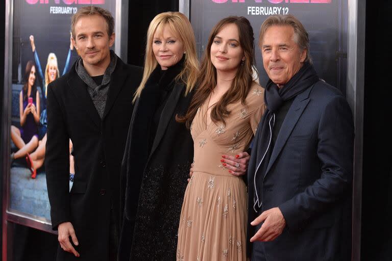 En familia: Jesse con Melanie Griffith, Dakota y Don Johnson