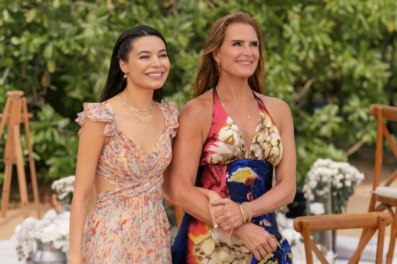 Miranda Cosgrove (L) and Brooke Shields star in "Mother of the Bride." Photo courtesy of Netflix