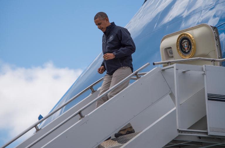 US President Barack Obama walks off Air Force One in Everett, Washington, April 22, 2014