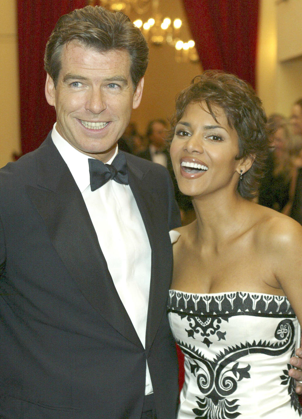 Pierce Brosnan and Halle Berry at the London premiere of "Die Another Day." (Photo: Anwar Hussein via Getty Images)