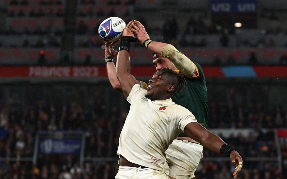 England's lock Maro Itoje (left) disrupts South Africa at the line-out