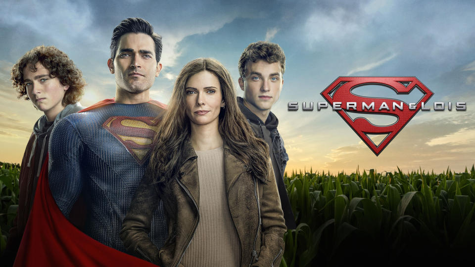 Programme Name: Superman & Lois - TX: n/a - Episode: Superman & Lois - generics (No. n/a) - Picture Shows:  Jordan Kent (ALEXANDER GARFIN), Clark Kent (TYLER HOECHLIN), Lois Lane (ELIZABETH TULLOCH), Jonathan Kent (JORDAN ELSASS) - (C) DC, Warner Bros Entertainment - Photographer: DC, Warner Bros Entertainment