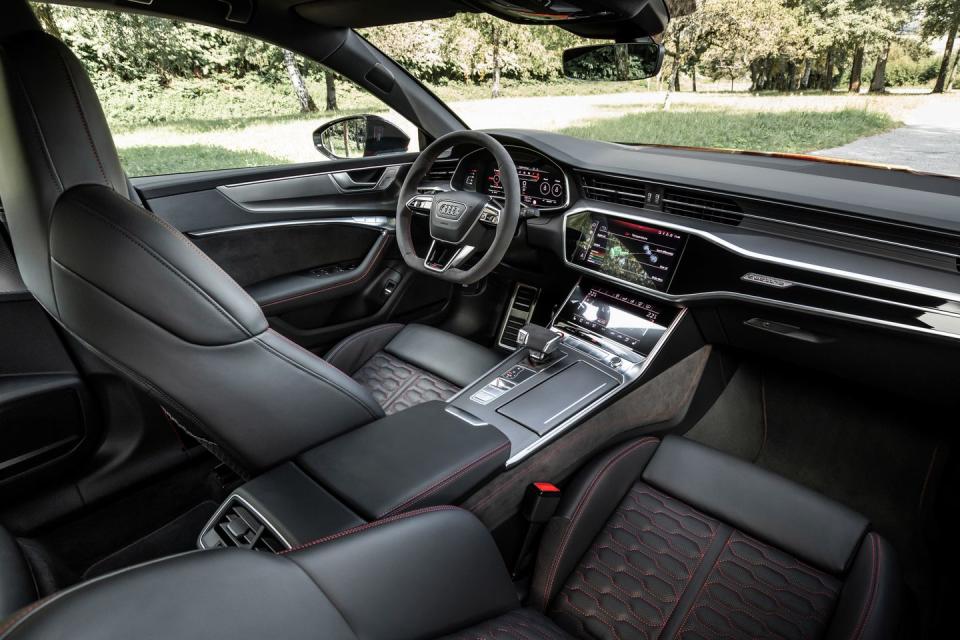 <p>The RS7's standard air springs and adaptive dampers provide an impressive bandwidth of comfort and capability.</p>