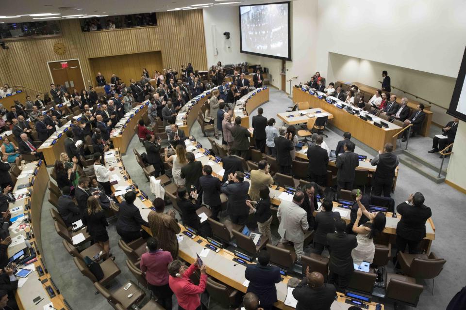 Im Juli 2017 beschlossen die UN ein generelles Atomwaffenverbot, nach der Abstimmung gab es Standing Ovations. (Bild: AP Photo/Mary Altaffer)