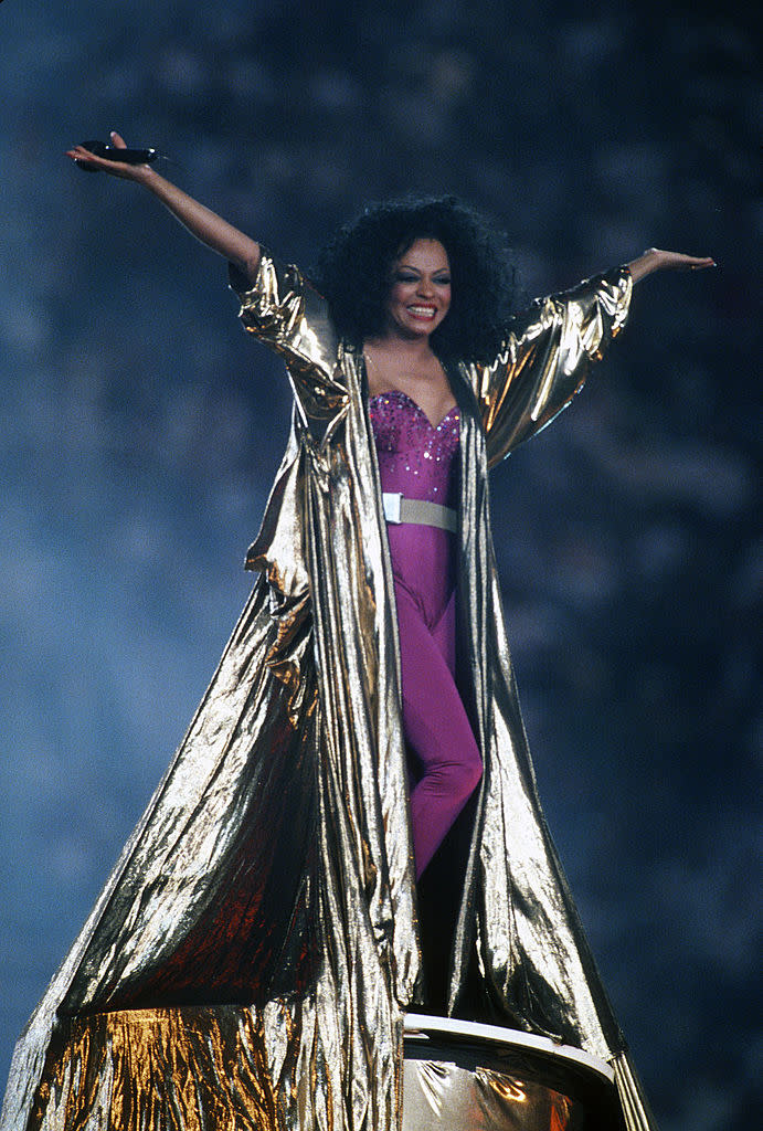 TEMPE, AZ - JANUARY 28: Diana Ross preforms during haft time of Super Bowl XXX between the Dallas Cowboys and Pittsburgh Steelers on January 28, 1996 at Sun Devil Stadium in Tempe, Arizona. The Cowboys won the Super Bowl 27-17. (Photo by Focus on Sport/Getty Images)