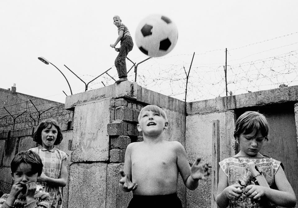 Children playing at the Berlin Wall in Wedding, Berlin, Germany, 1963