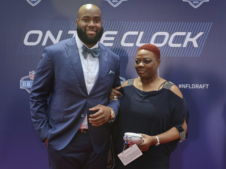 Virginia tackle Morgan Moses poses for photos with his mother Marion Graves upon arriving for the first round of the 2014 NFL Draft at Radio City Music Hall, Thursday, May 8, 2014, in New York. (AP Photo/Craig Ruttle)