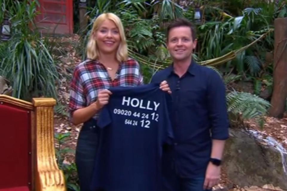 Prepared? Declan Donnelly gave Holly Willoughby the perfect jungle gift (ITV)