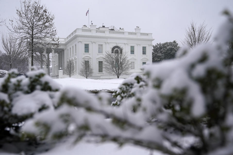 Snow falls on the North Lawn of the White House, Sunday, Jan. 31, 2021, in Washington. (AP Photo/Patrick Semansky)