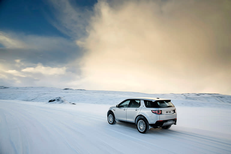 2015_Land_Rover_Discovery_Sport_12