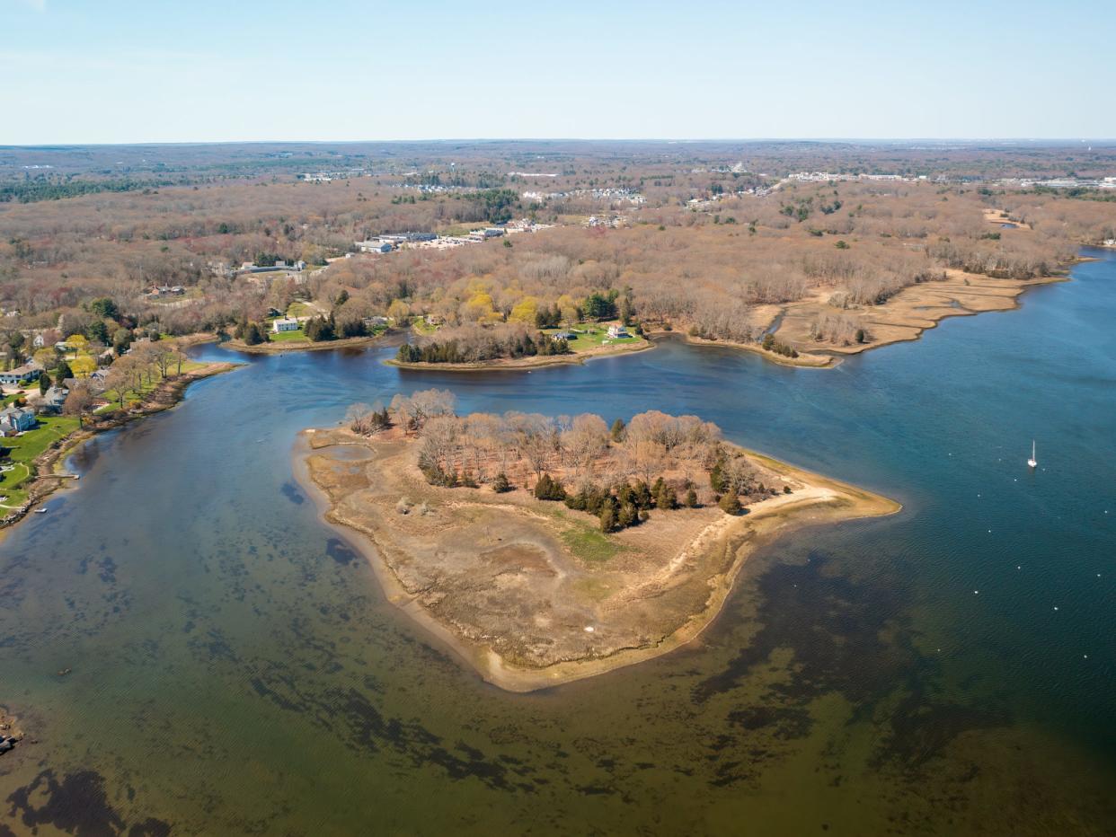 Rabbit Island, in Wickford Cove, was given to Roger Williams as a gift from a Narragansett Indian leader.