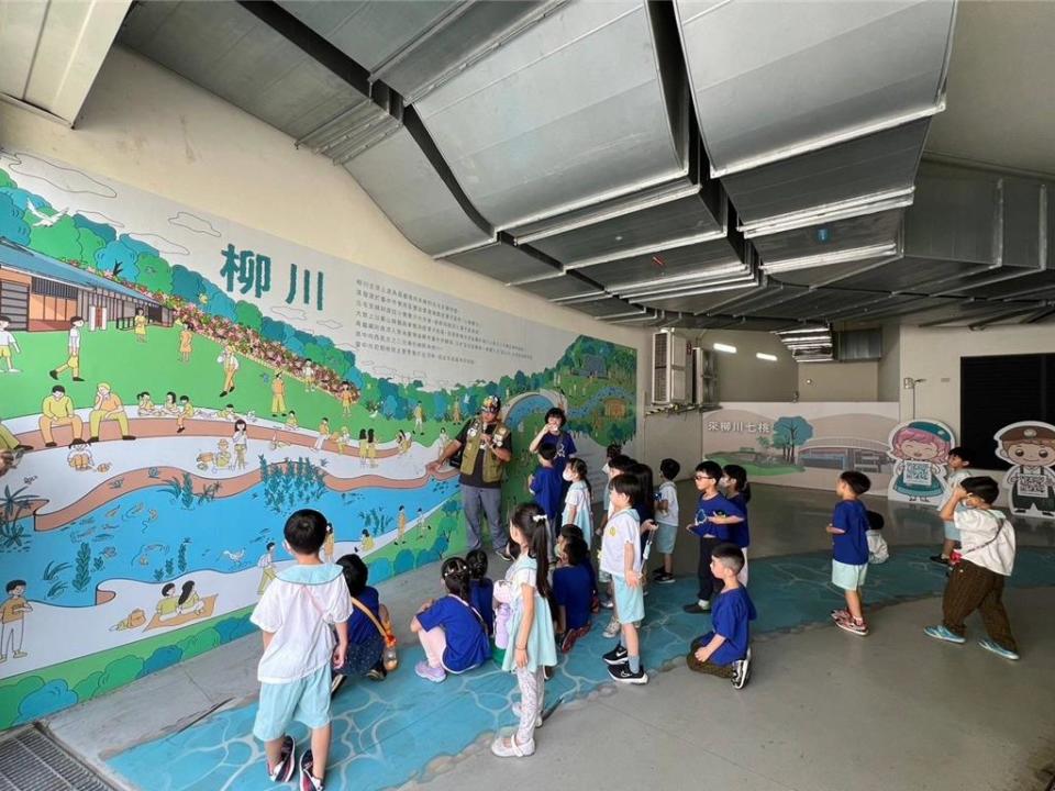 「來柳川七桃-水文化環境導覽」邀請柳川周邊國小與幼兒園的孩童共同參與這場盛會。圖／業者提供