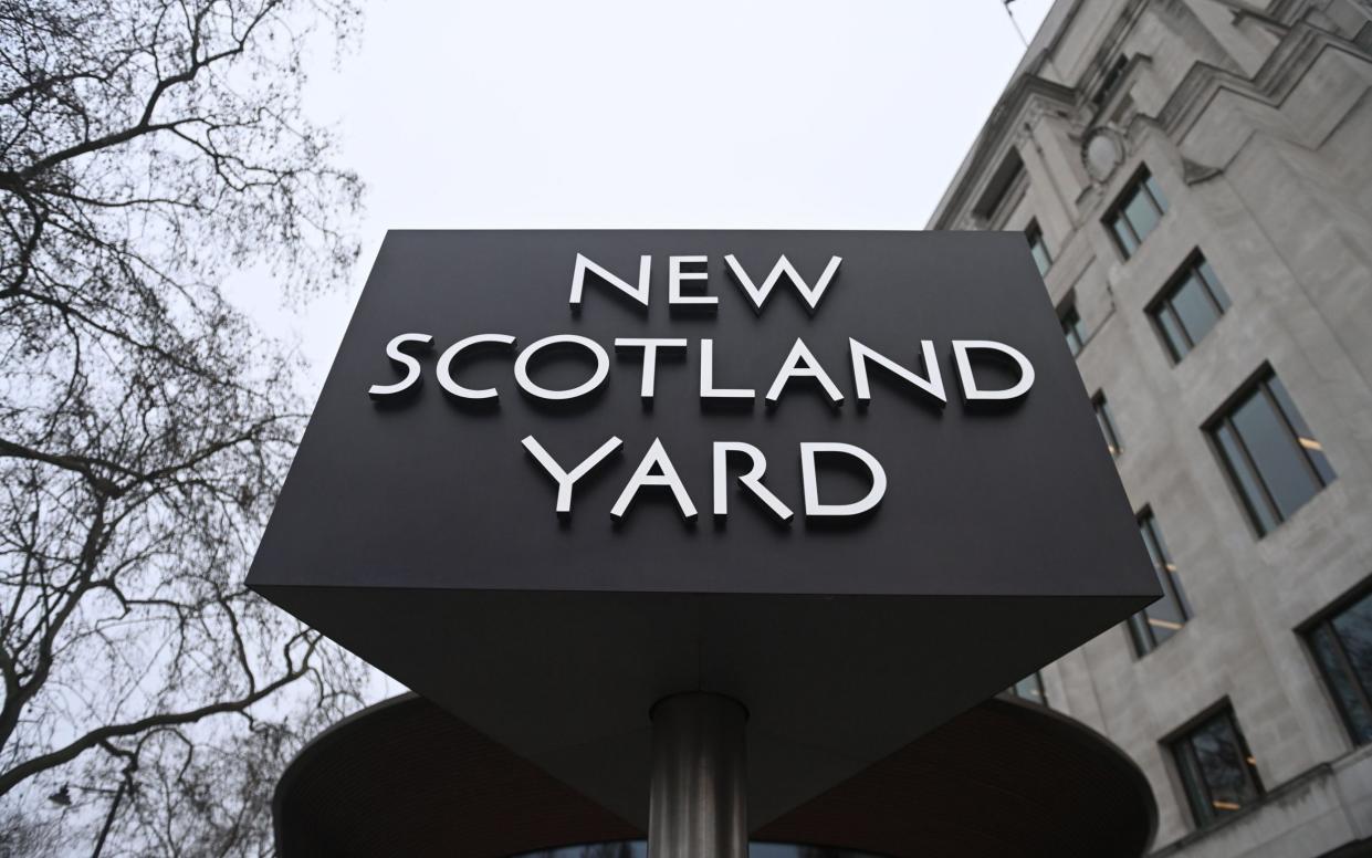 Scotland Yard sign