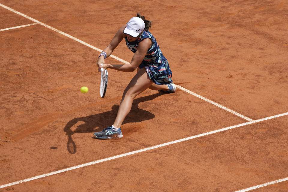 Poland's Iga Swiatek returns the ball to Turkey's Ons Jabeur during their final match at the Italian Open tennis tournament, in Rome, Sunday, May 15, 2022. (AP Photo/Alessandra Tarantino)