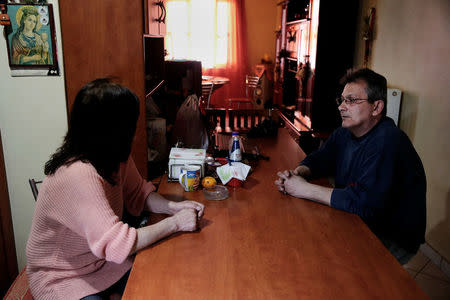 Vassilis and Eleni Skopelitis sit in their kitchen in the suburb of Nikaia, in Athens, Greece, March 24, 2017. REUTERS/Alkis Konstantinidis