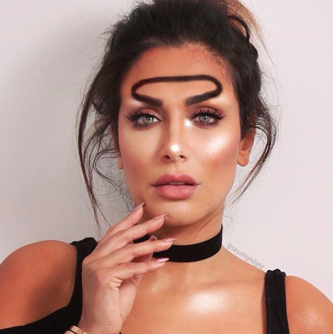 Beauty blogger Skyz Highlight also tried out the look. Photo: Instagram/Skyz Highlight