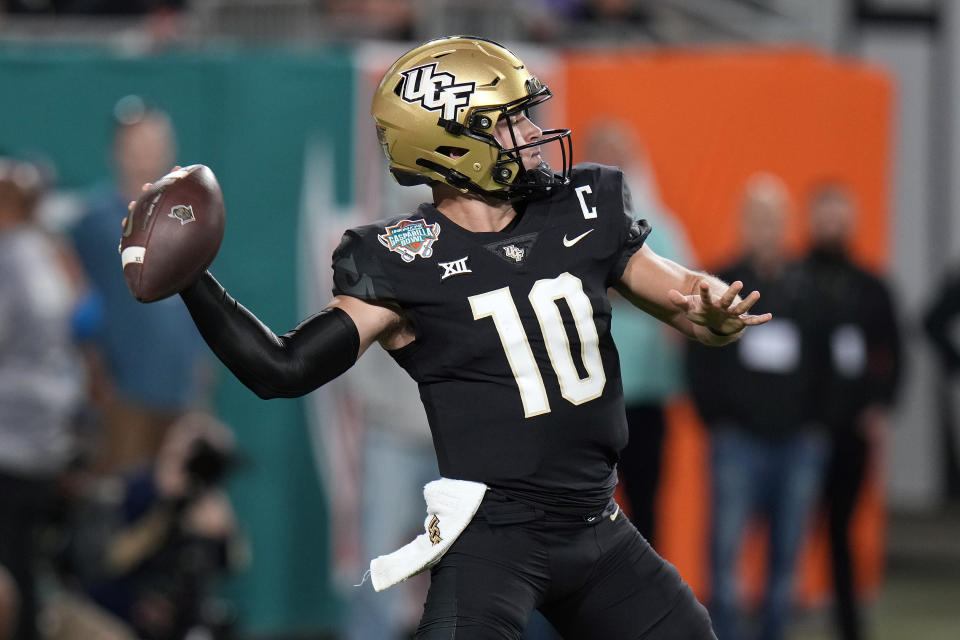 Central Florida quarterback John Rhys Plumlee (10) throws a pass against Georgia Tech during the first half of the Gasparilla Bowl NCAA college football game Friday, Dec. 22, 2023, in Tampa, Fla. (AP Photo/Chris O'Meara)