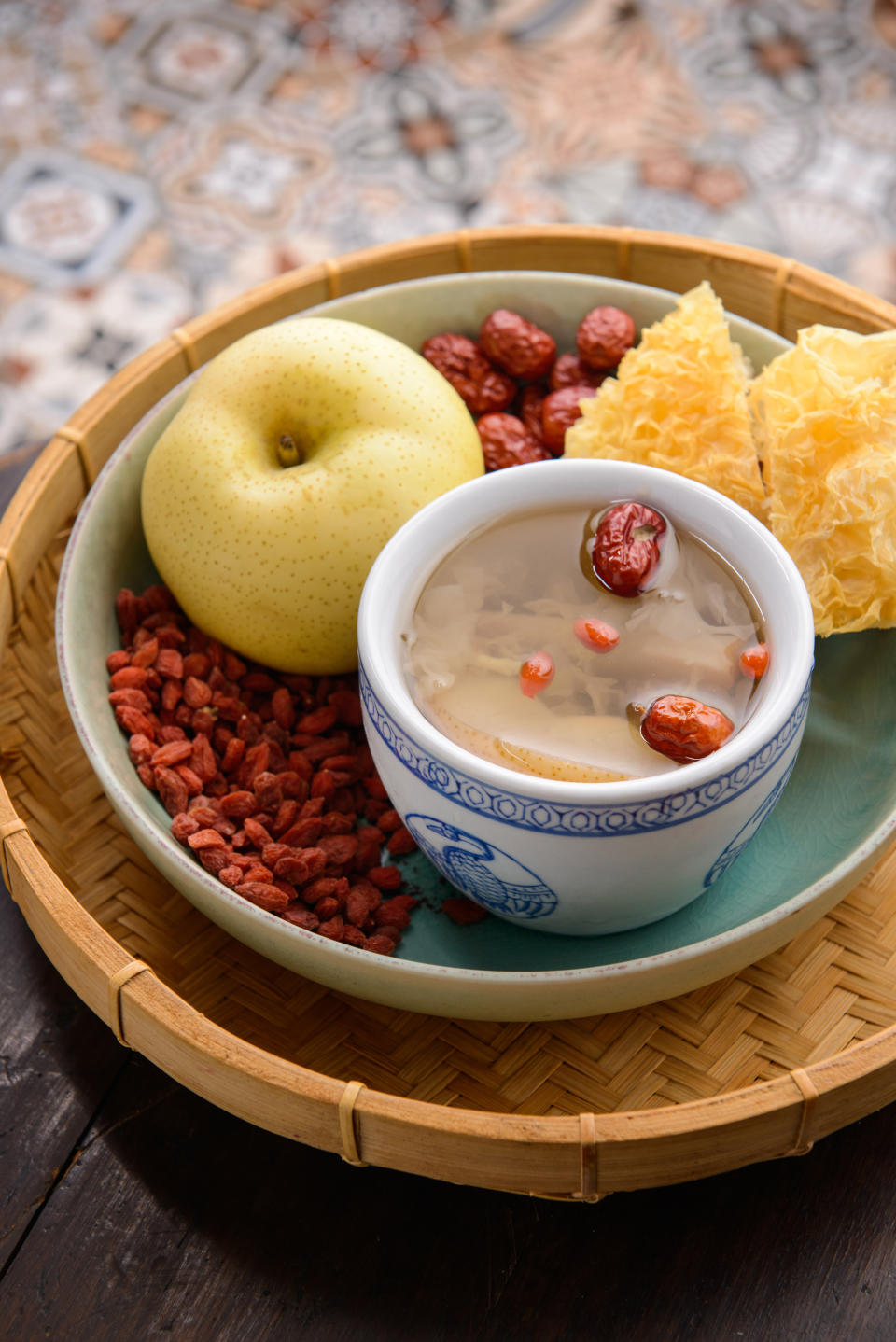 Chinese tradition soup with nnow pear white fungus soup