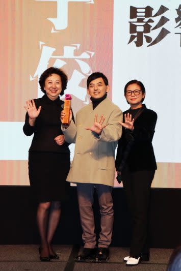 黃子佼獲得「華文全球傳播」影響力人物獎。（翻攝自黃子佼臉書）