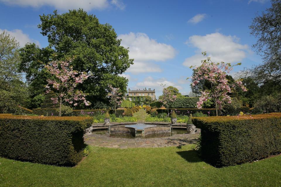 the gardens at highgrove house 