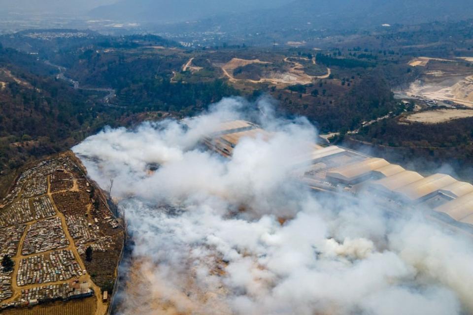 Aerial view of a fire at the Municipal Sanitary Landfill in Villa Nueva