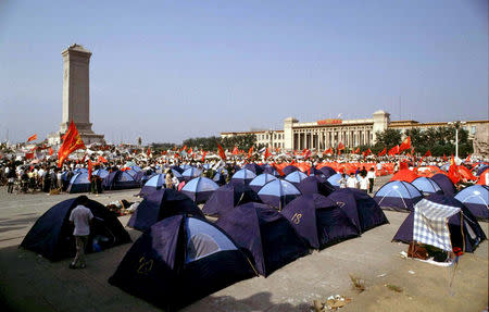 FILE PHOTO: Pro-democracy demonstrators pitch tents in Beijing's Tiananmen Square, China, May 31, 1989. REUTERS/Bobby Yip/File Photo