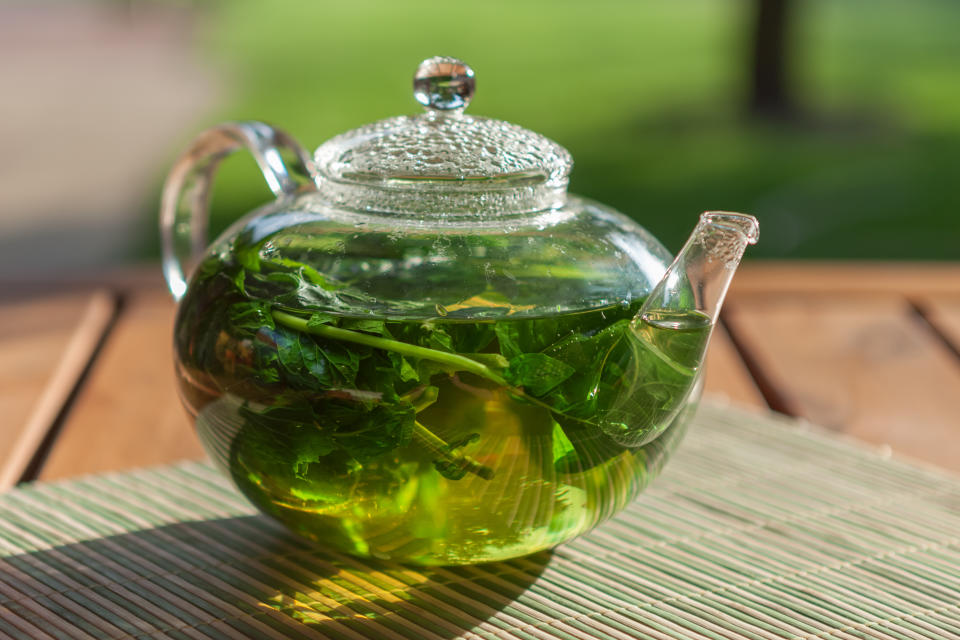Pot of peppermint leaf tea. (Getty Images)
