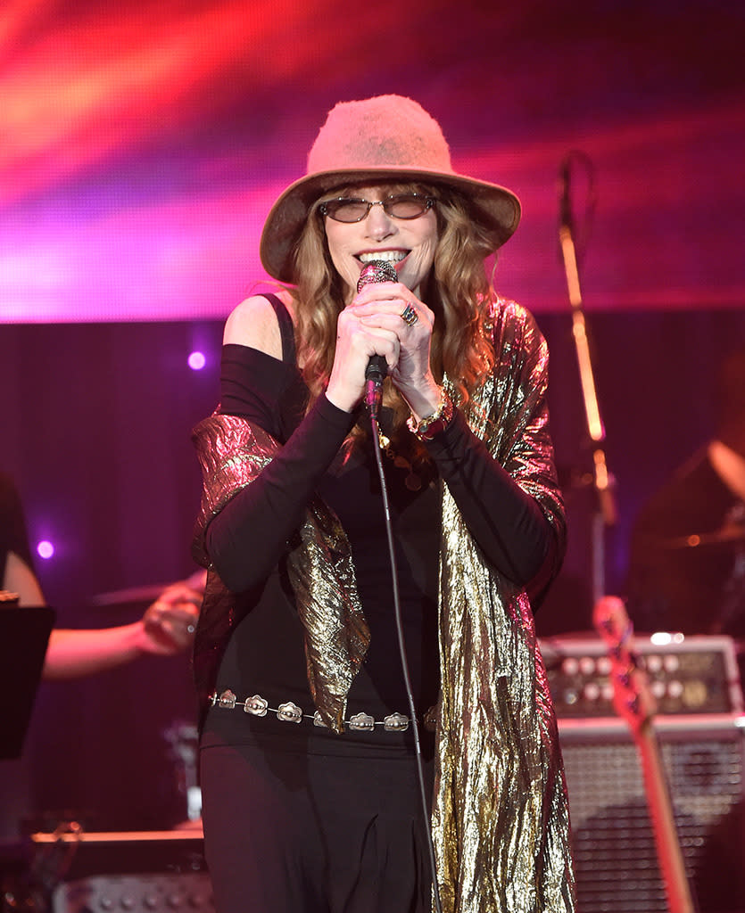 BEVERLY HILLS, CA - FEBRUARY 14:  Carly Simon  performs onstage during the 2016 Pre-GRAMMY Gala and Salute to Industry Icons honoring Irving Azoff at The Beverly Hilton Hotel on February 14, 2016 in Beverly Hills, California.  (Photo by Kevin Mazur/WireImage)