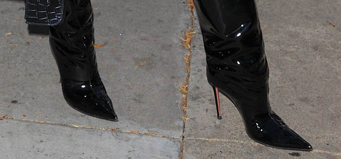 A closer look at Julia Fox’s pointed toe boots. - Credit: RACHPOOT.COM / SplashNews.com