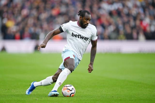 West Ham United extends Michail Antonio contract