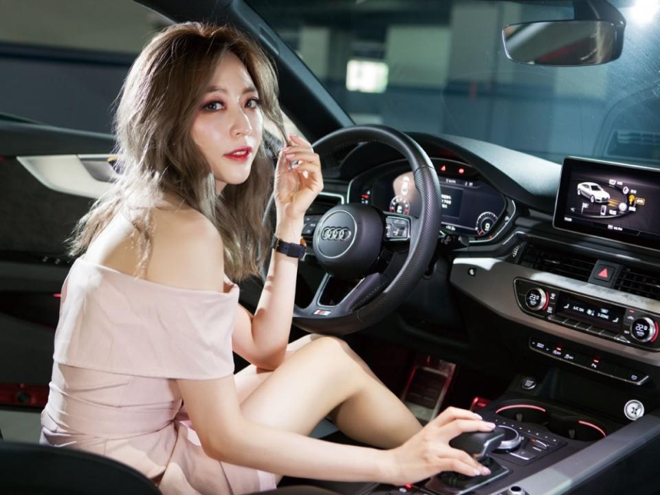 【Date With LUCY】九年以候 Audi A5 Sportback 45 TFSI q uattro Sport