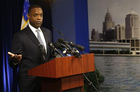 Detroit Emergency Manager Kevyn Orr addresses the media following a ruling by U.S. District Judge Steven Rhodes that Detroit is eligible for the biggest municipal bankruptcy in U.S. history in Detroit, Michigan December 3, 2013. REUTERS/Rebecca Cook