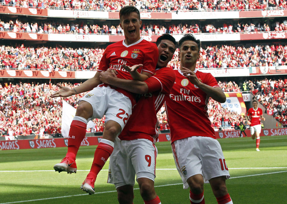 <p>Benfica’s Franco Cervi, left, celebrates with teammates Raul Jimenez and Jonas, right, after scoring the opening goal during a Portuguese league soccer match between Benfica and Vitoria de Guimaraes at the Luz stadium in Lisbon, May 13, 2017. (Photo: Pedro Rocha/AP) </p>