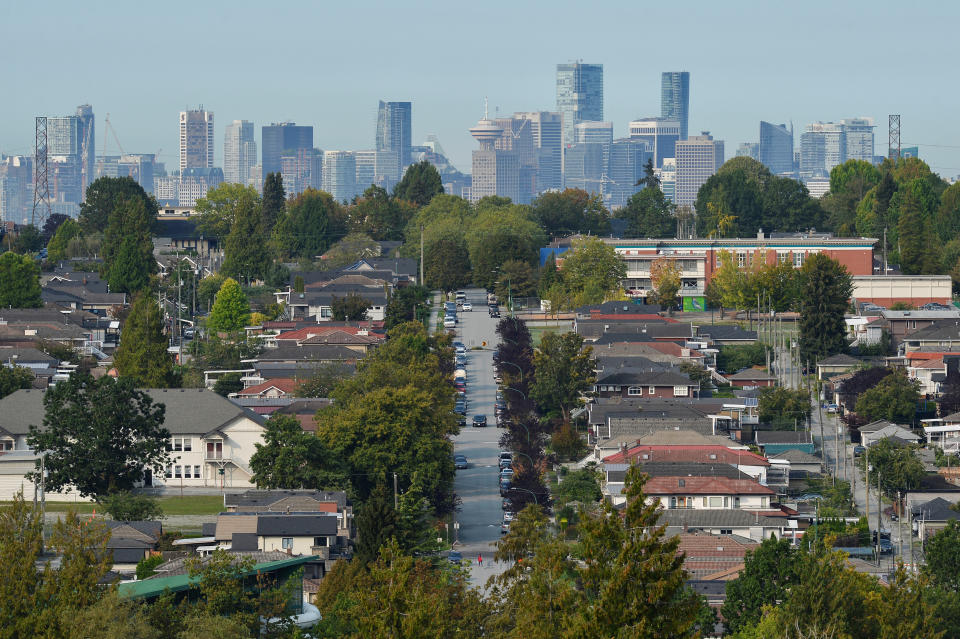 Single family homes are seen against the skyline of Vancouver, British Columbia, Canada September 30, 2020. REUTERS/Jennifer Gauthier