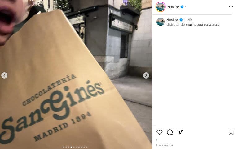 Dua Lipa mostró su paso por la chocolatería San Ginés