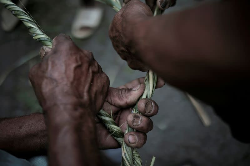 The Wider Image: Nepal's honey gatherers say fewer hives threaten tradition