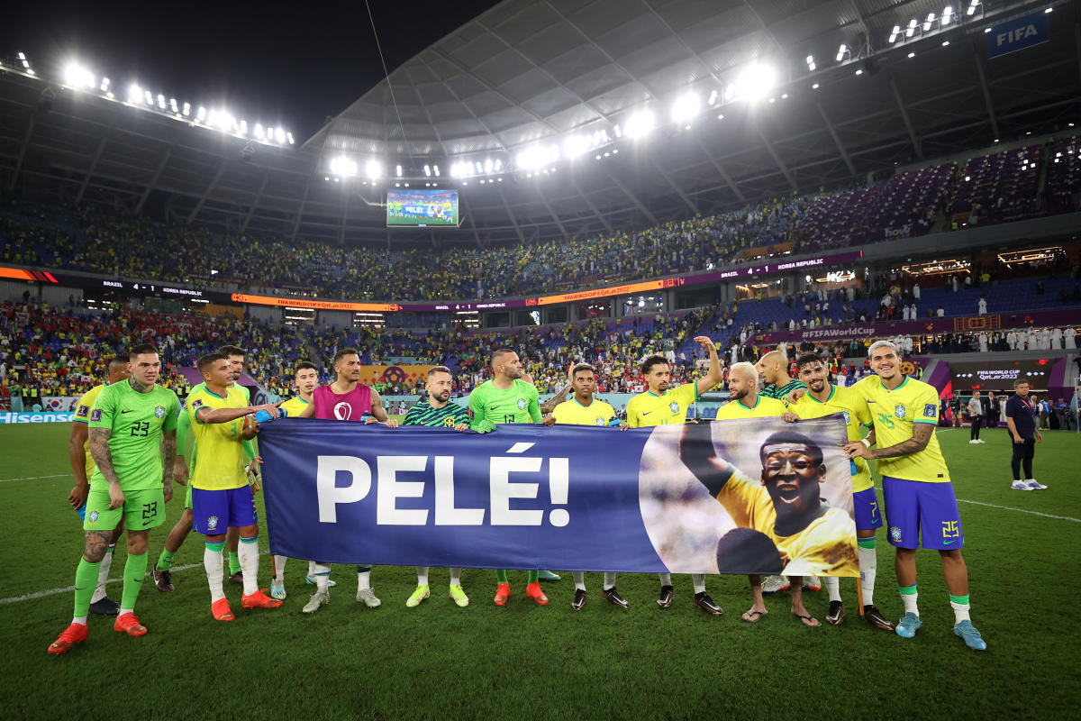 Pelé Honored By Brazilian National Team After Victory at World Cup