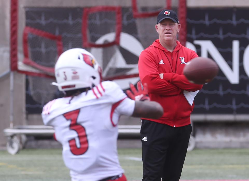 Louisville’s coach Jeff Brohm watches Kevin Coleman catch the ball at the final open practice before the spring game.April 14, 2023