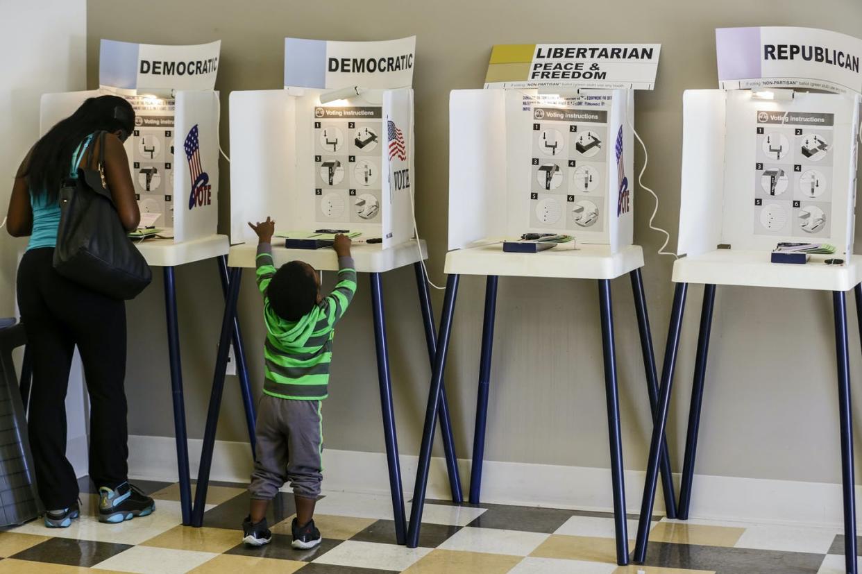 All adult citizens who have not been convicted of a crime have the right to vote in federal and state elections. <a href="https://www.gettyimages.com/detail/news-photo/aljinee-brunson-goes-over-ballot-while-her-2-year-old-son-news-photo/538696926?adppopup=true" rel="nofollow noopener" target="_blank" data-ylk="slk:Irfan Khan/Los Angeles Times via Getty Images;elm:context_link;itc:0;sec:content-canvas" class="link ">Irfan Khan/Los Angeles Times via Getty Images</a>