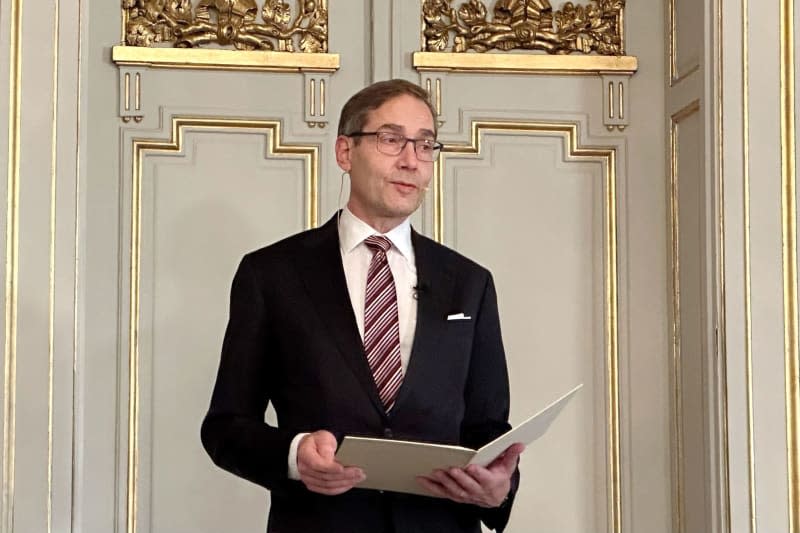 The Secretary of the Swedish Academy, Mats Malm, announces the winner of this year's Nobel Prize for Literature. This year's Nobel Prize for Literature goes to the South Korean writer Han Kang. This was announced by the Swedish Academy in Stockholm. Steffen Trumpf/dpa