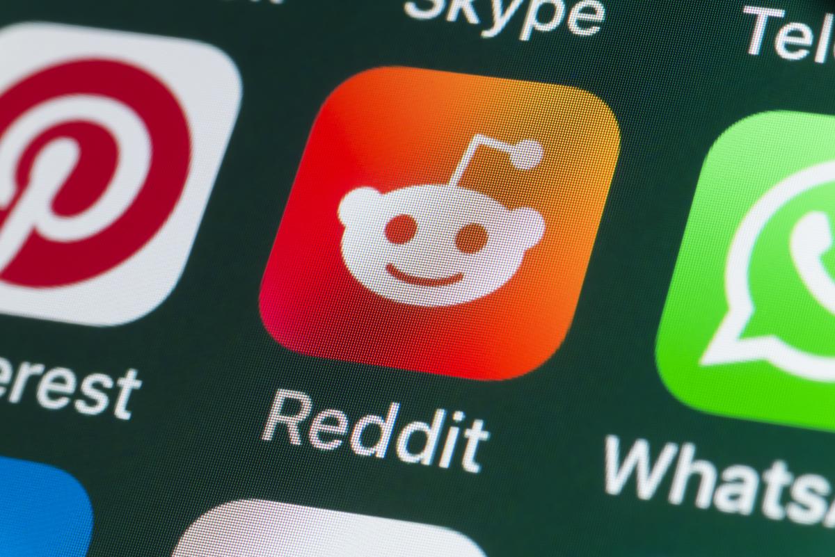 Apollo app to shut down as Reddit API dispute somehow gets uglier